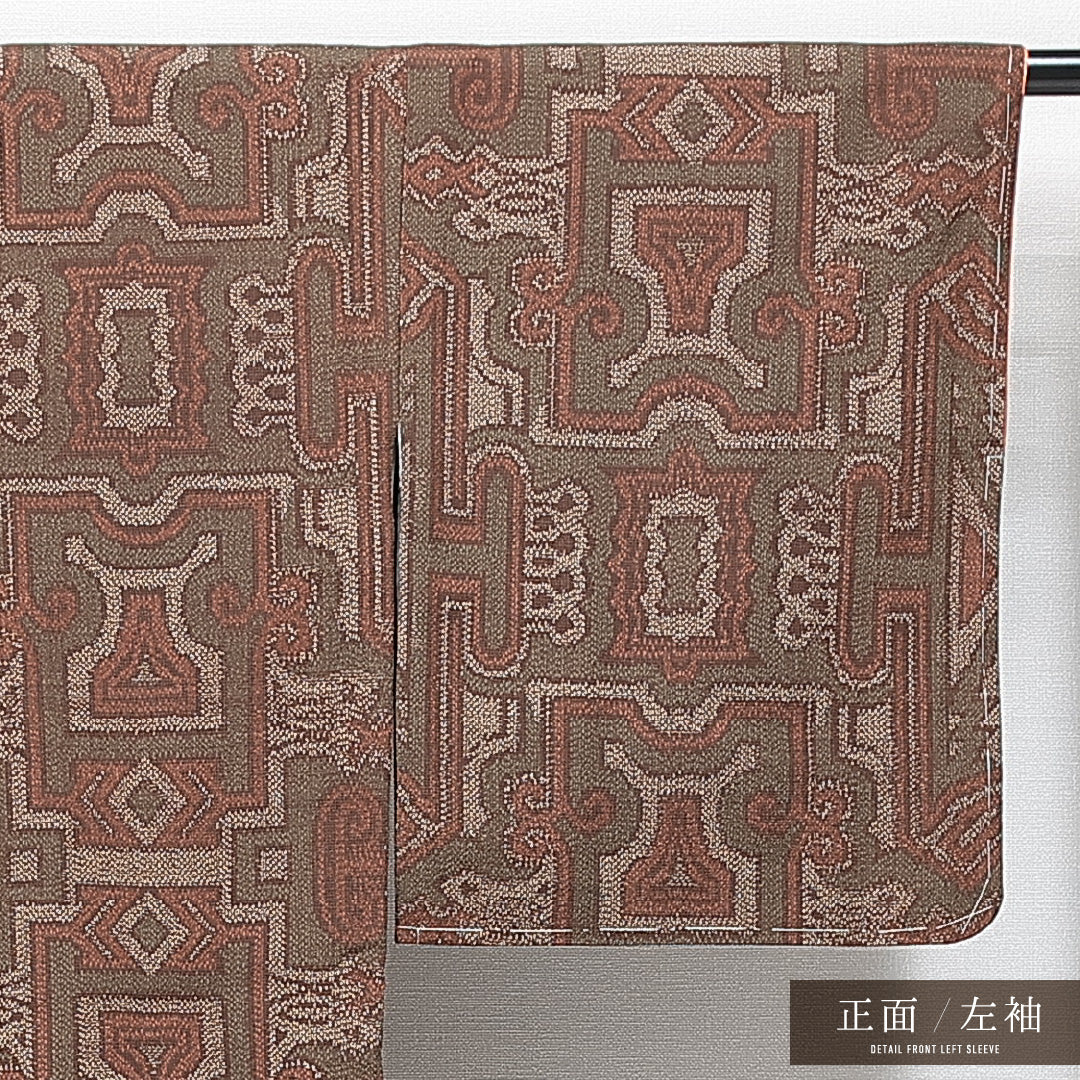 新古品 紬（お召） 袷 身丈161cm 裄丈65cm 正絹 Nランク Lサイズ 広衿 カジュアル 抽象柄 茶系 1216-14861