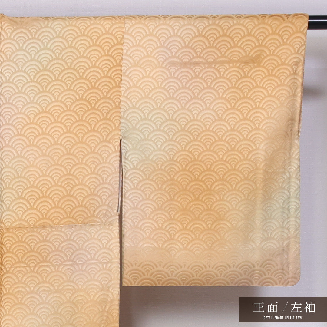 小紋 袷 身丈155cm 裄丈62cm 正絹 Bランク 一つ紋 (橘) セミフォーマル 広衿 Mサイズ 色無地 ぼかし染 青海波 黄系 RP 1221-11455