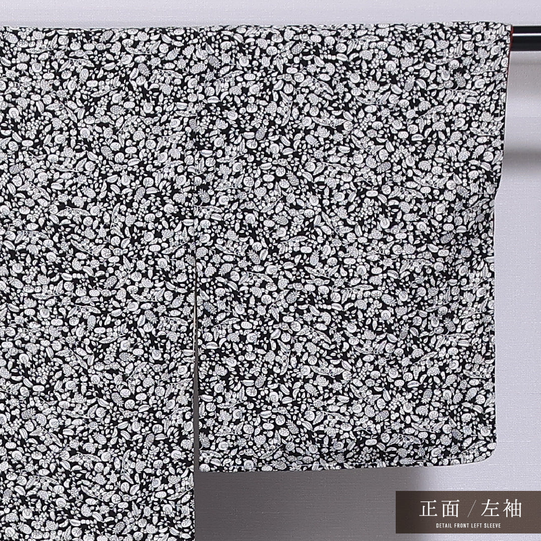 小紋 袷 身丈149cm 裄丈60cm 正絹 Aランク インフォーマル バチ衿 XSサイズ 野菜 黒系 RP 1221-11829