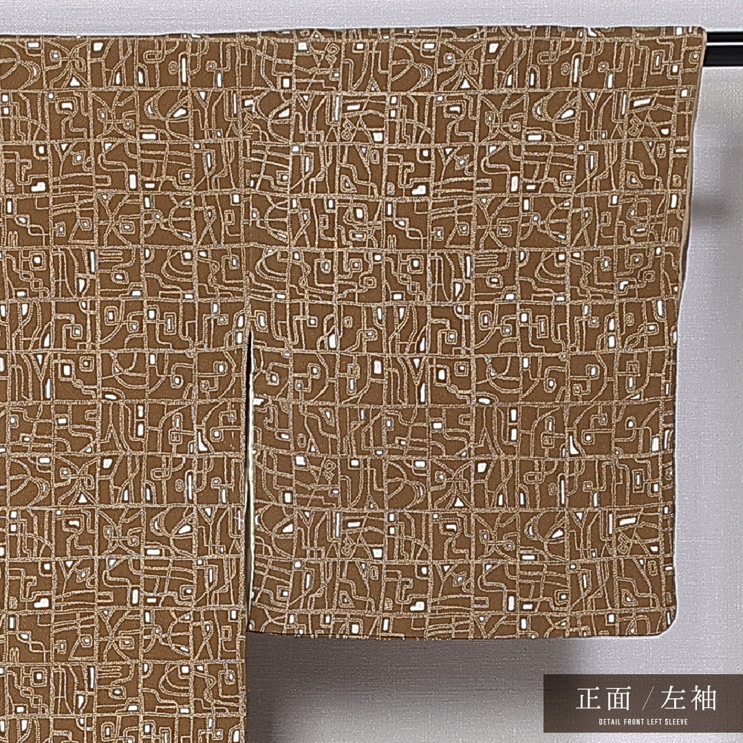 小紋 (ちりめん) 袷 身丈149cm 裄丈59cm 正絹 Aランク インフォーマル 広衿 XSサイズ 幾何学柄 ちりめん 茶系 RP 1221-11257