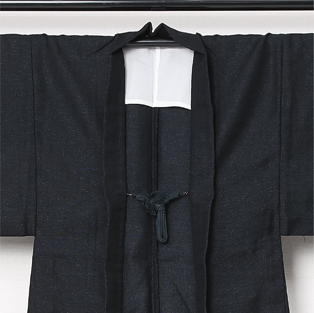 洗える着物 ウールの羽織 男性用 単衣 身丈80cm 裄丈34cm ウール Sランク カジュアル XSサイズ 肩当て 紐あり 創作柄 紺系 RP 1235-13052