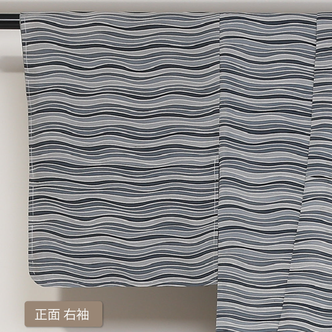 小紋 (錦紗) 袷 身丈143cm 裄丈63cm 正絹 Aランク 広衿 XSサイズ よろけ縞 グレー系 HP 1221-01678