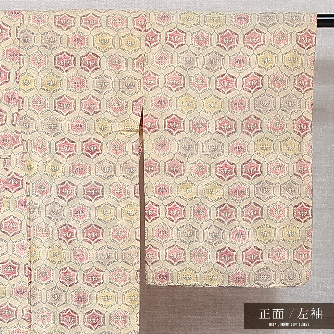 夏物 お召 (本塩沢) 夏物 身丈153cm 裄丈64cm 正絹 Sランク カジュアル バチ衿 Sサイズ 花菱亀甲 クリーム系 RP 1222-14493