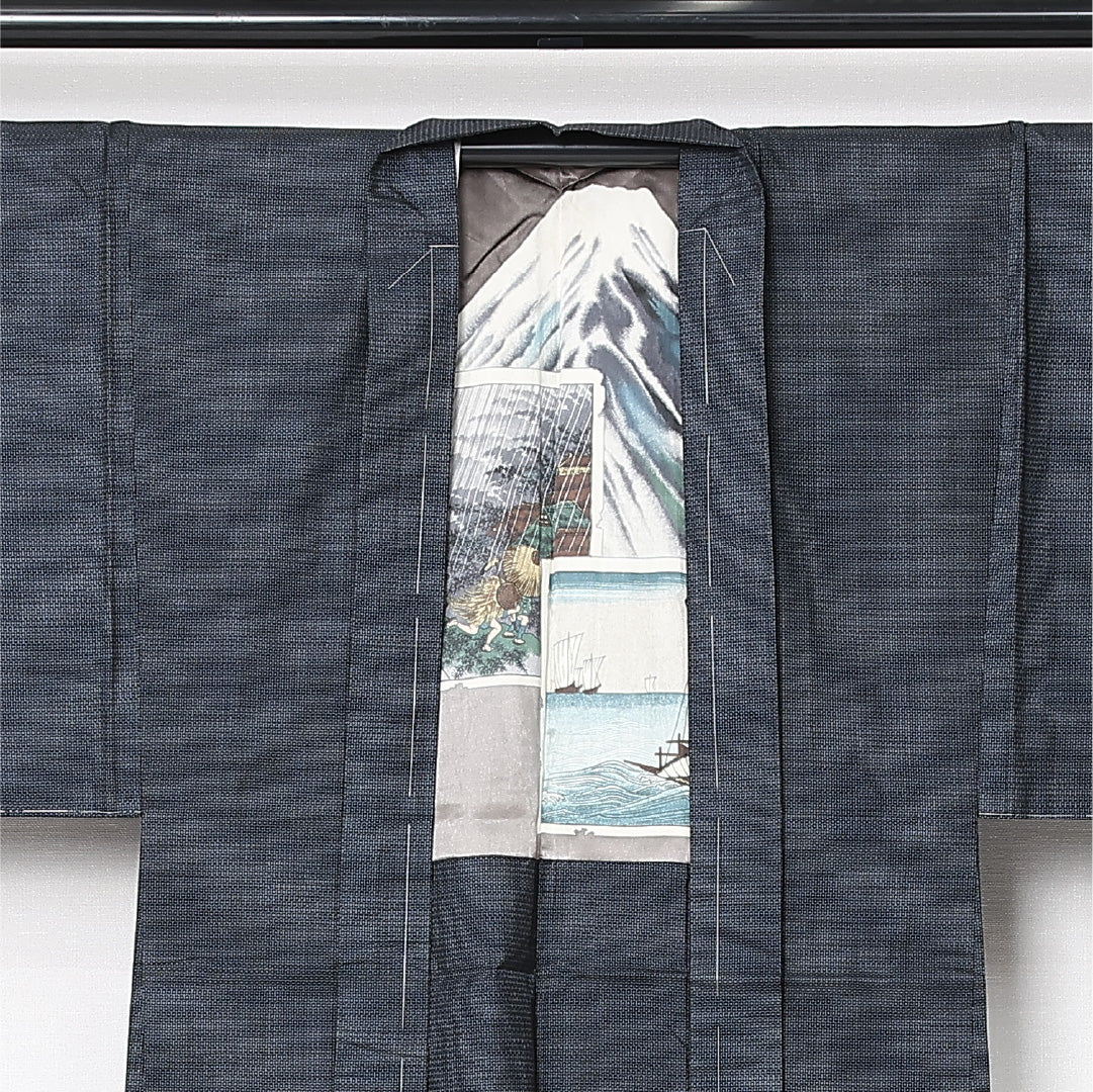 未使用品 羽織 男性用（大島紬） 紬地 袷 身丈93cm 裄丈35cm Nランク 正絹 XSサイズ インフォーマル 亀甲 紺系 シック 落ち着き 1219-13045
