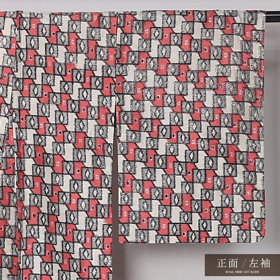 アンティーク 銘仙の着物 単衣 身丈155cm 裄丈64cm 正絹 Aランク バチ衿 Mサイズ 幾何学柄 クリーム系 M4 1223-12491