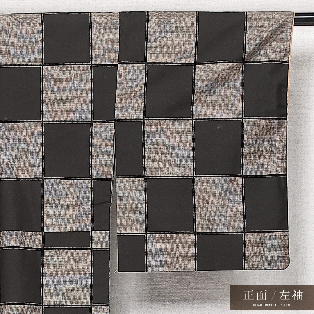 大島紬 袷 身丈154cm 裄丈64cm 正絹 Cランク インフォーマル 広衿 Sサイズ 市松 黒系 HP 1223-13655
