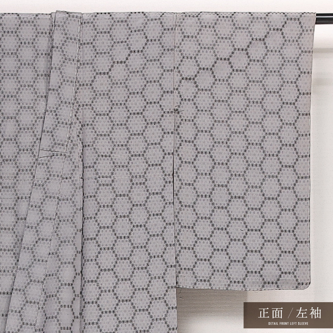 夏物 お召 (本塩沢) 夏物 身丈155cm 裄丈61cm 正絹 Aランク カジュアル バチ衿 Mサイズ しつけ糸 亀甲 グレー系 RP 1222-13344