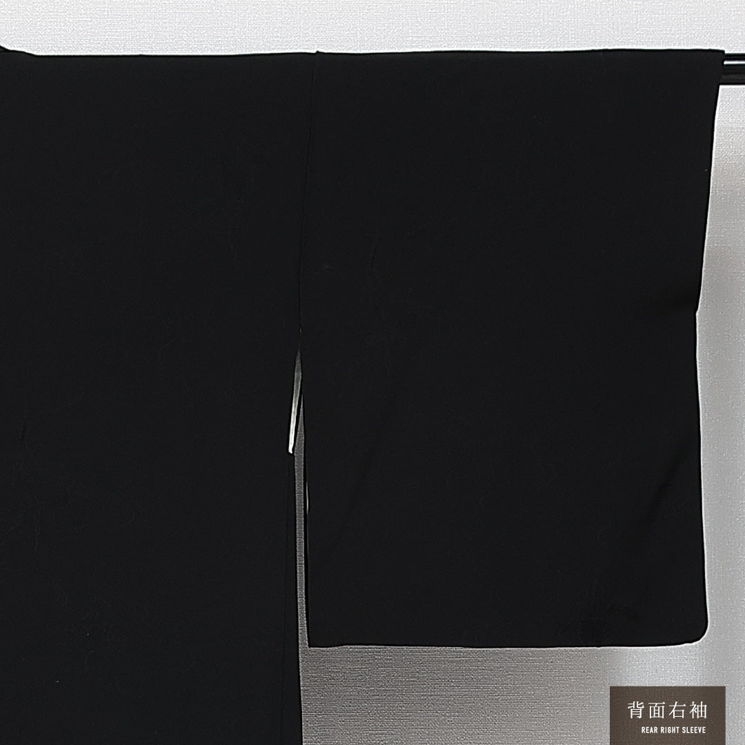 黒羽織 袷 身丈78cm 裄丈63cm 正絹 Aランク 一つ紋 (五三桐) 紋意匠 (花柄) セミフォーマル Sサイズ 紐あり 流水 花柄 無地 黒系 RP 1233-14626