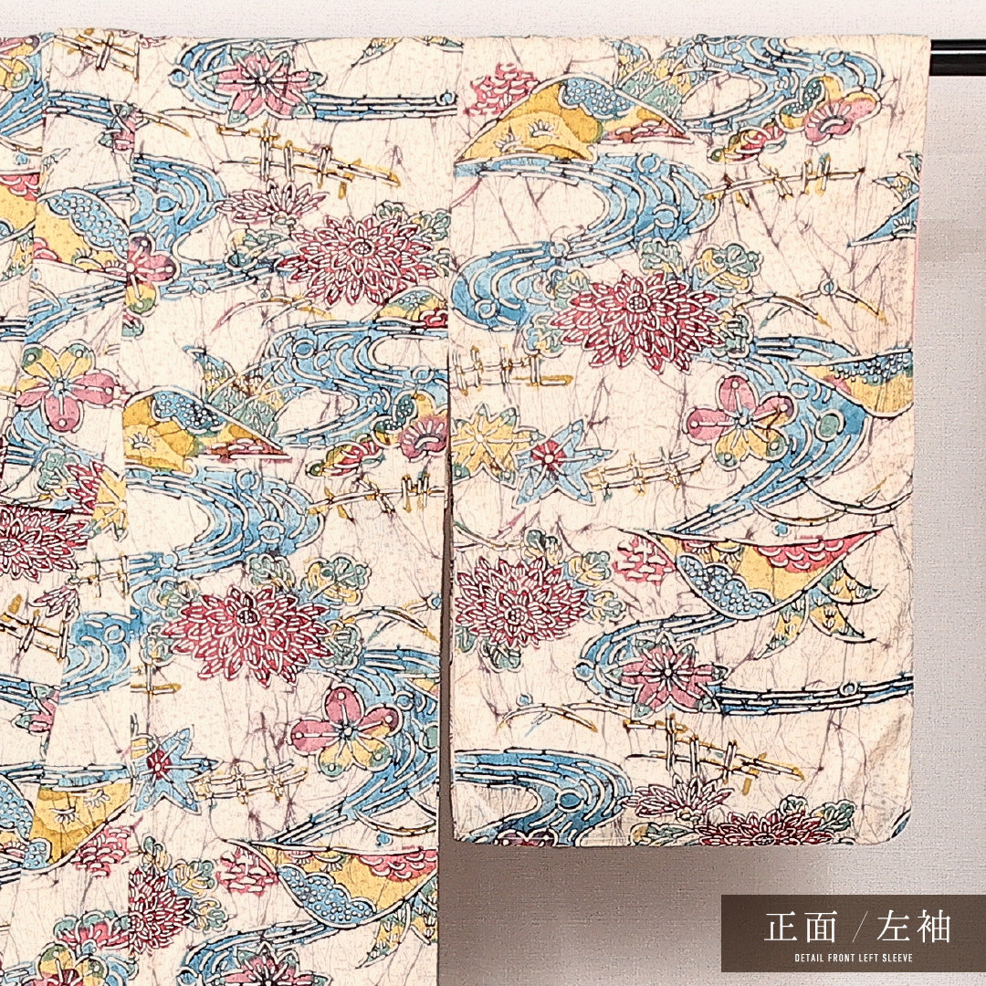 未使用品 小紋 袷 身丈159cm 裄丈62cm 正絹 Sランク インフォーマル バチ衿 Mサイズ しつけ糸 流水 菊 紅葉 クリーム系 RP 1221-14093