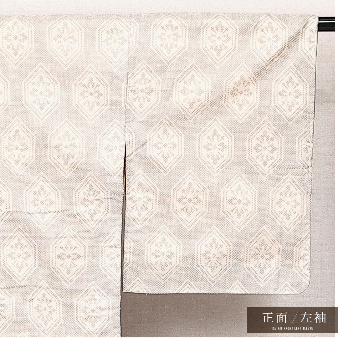 白大島紬 袷 身丈163cm 裄丈63cm 正絹 Aランク インフォーマル 広衿 Lサイズ 花菱亀甲 白系 M4 1223-14068