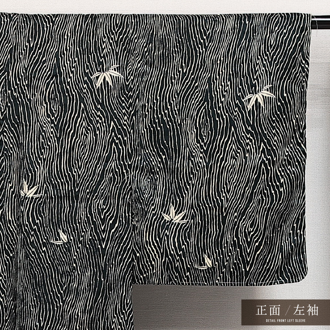 未使用品 小紋 袷 身丈159cm 裄丈60cm 正絹 Sランク 紋意匠 (梅) インフォーマル バチ衿 Mサイズ しつけ糸 笹 木目柄 黒系 RP 1221-14012