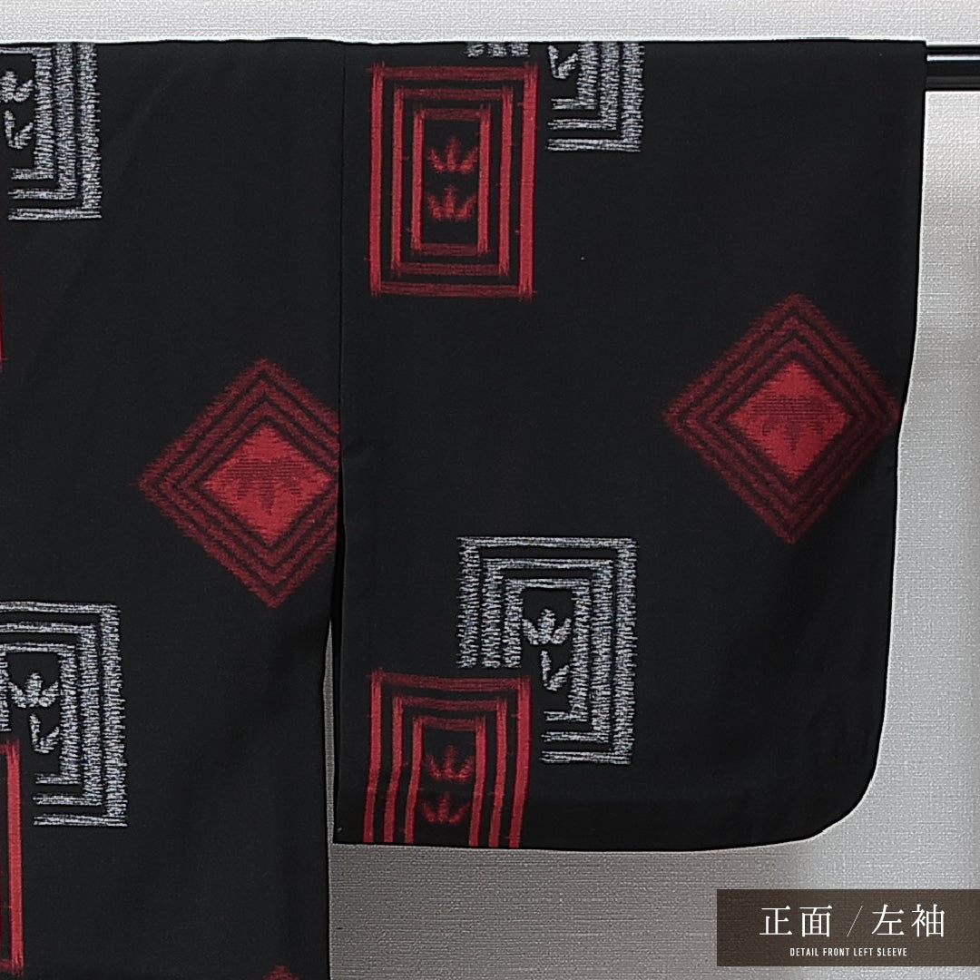ウールの小紋（紬） 洗える着物 単衣 身丈158cm 裄丈63cm ウール Aランク Mサイズ バチ衿 カジュアル 肩当て 笹 黒系 1215-14720