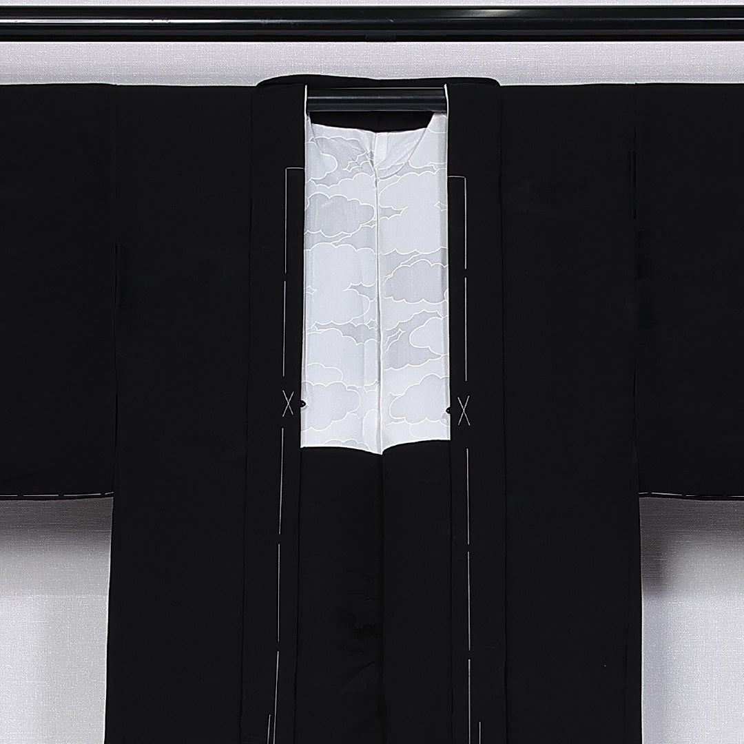 未使用品 羽織 身丈81cm 裄丈62cm S 正絹 Sランク 袷 一つ紋 黒羽織 抱き名荷 雲取 しつけ糸 1217-10270