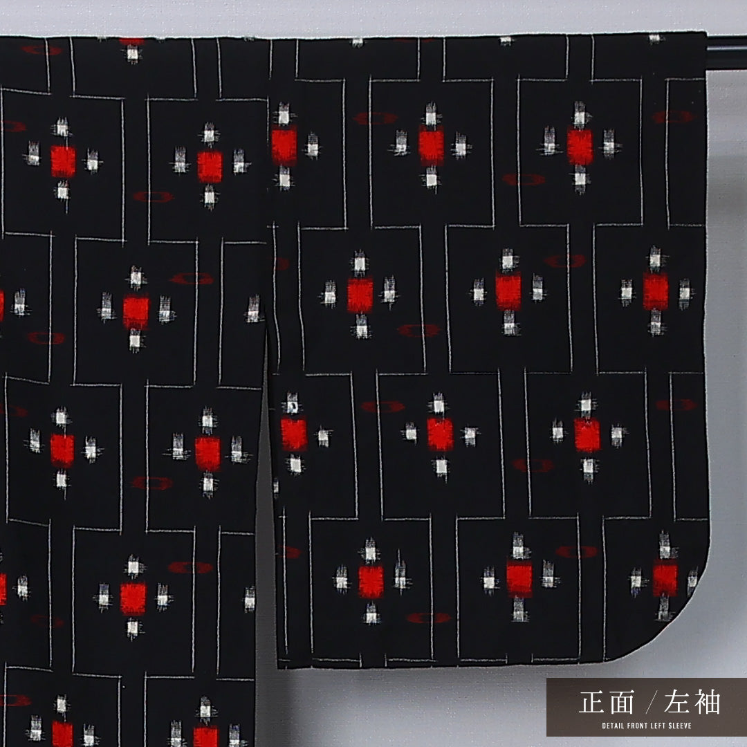 紬 単衣 身丈153cm 裄丈61cm 正絹 Sランク カジュアル バチ衿 Sサイズ 幾何学柄 黒系 RP 1223-12231