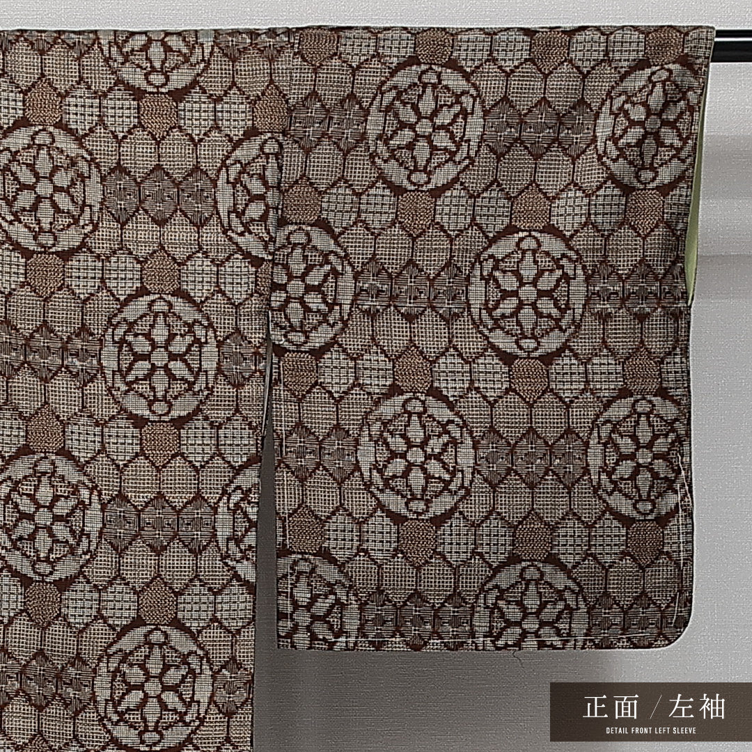 アンティーク 紬 袷 身丈149cm 裄丈63cm 正絹 Aランク バチ衿 XSサイズ 亀甲 茶系 RP 1223-14333