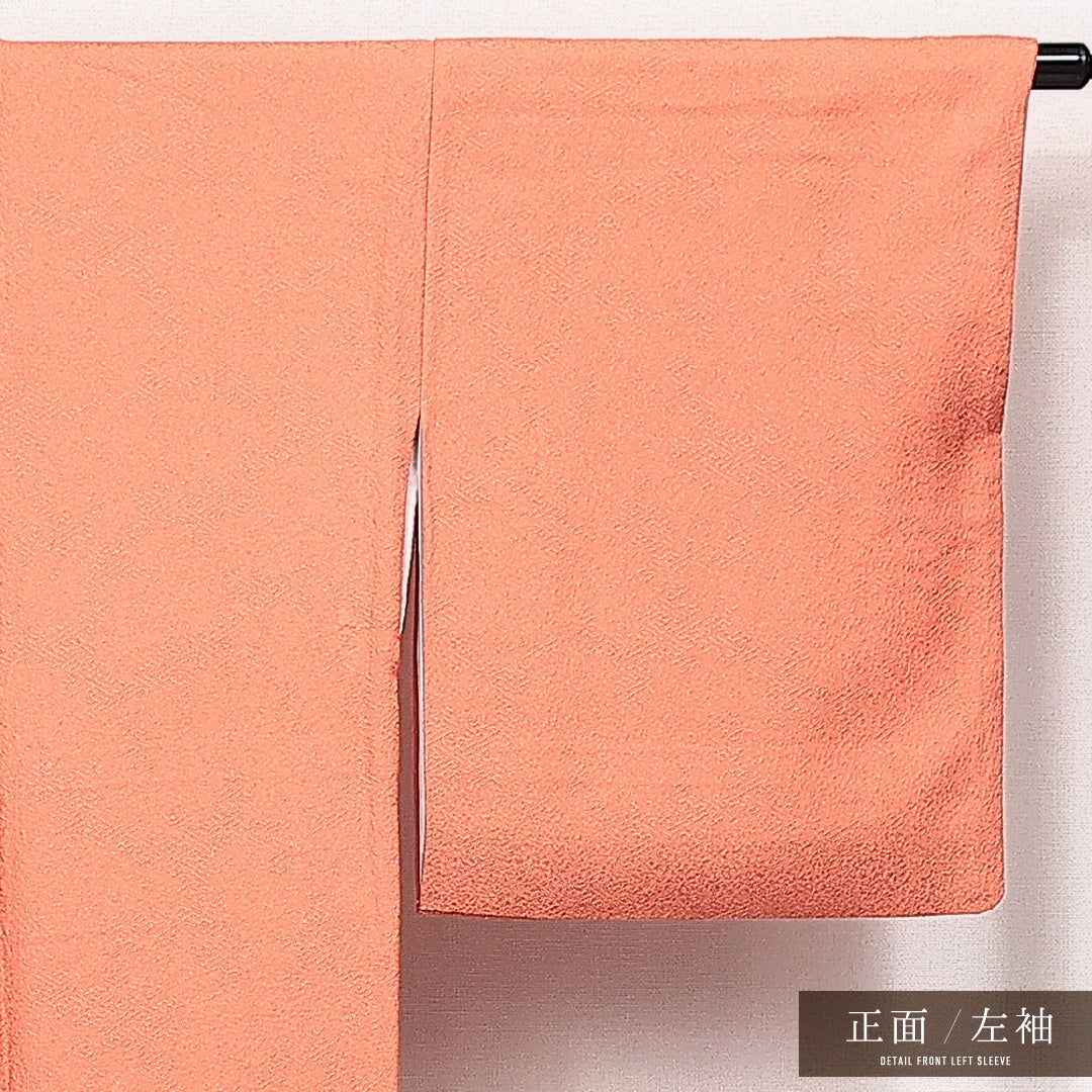 色無地 袷 身丈165cm 裄丈63cm 正絹 Sランク 一つ紋 (剣片喰) 紋意匠 (紗綾形) セミフォーマル 広衿 XLサイズ ふくれ織 ピンク系 RP 1219-14113
