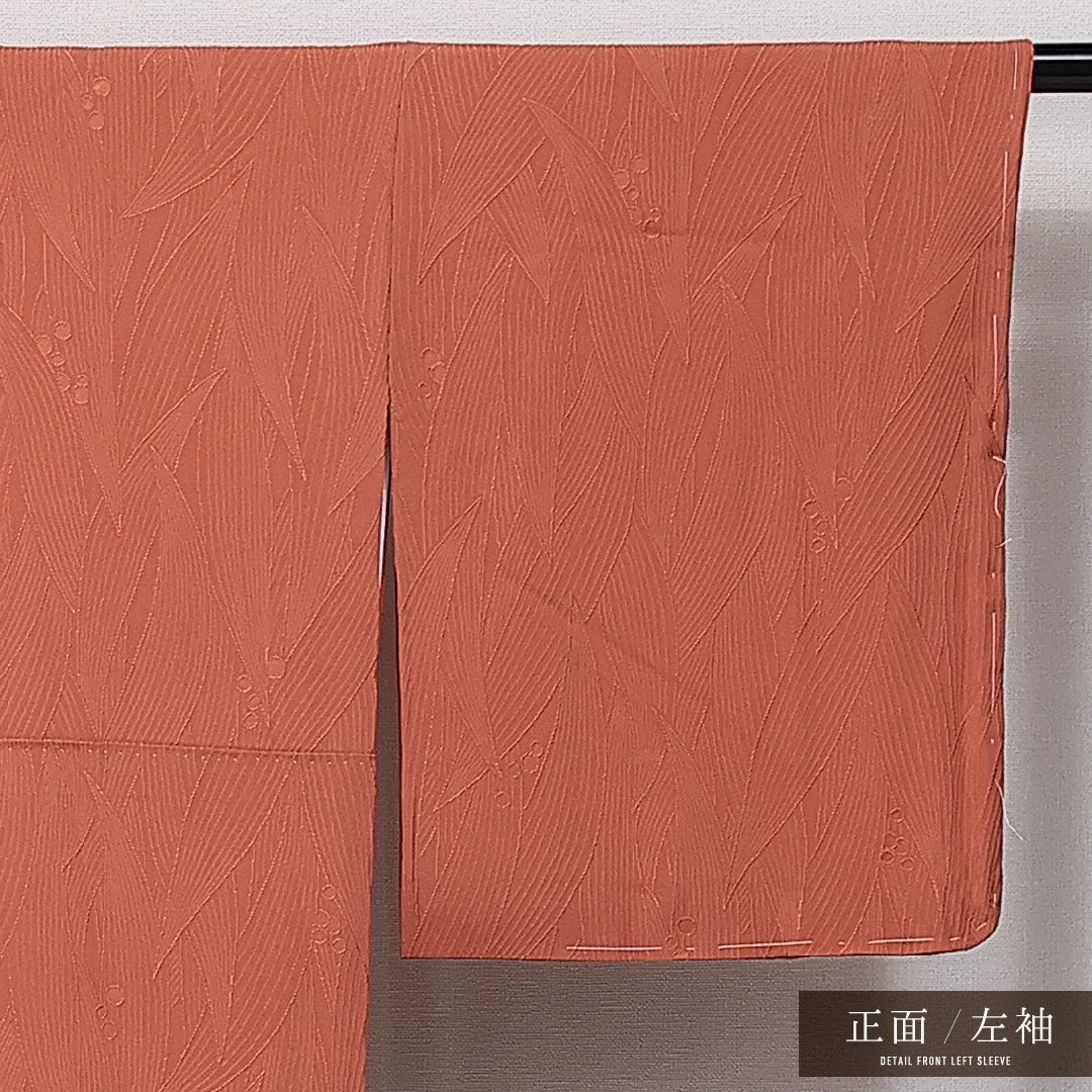 未使用品 色無地 袷 身丈156cm 裄丈64cm 正絹 Nランク 一つ紋 (向かい蝶) 紋意匠 (植物柄) セミフォーマル 広衿 Mサイズ しつけ糸 朱系 M4 1219-14211