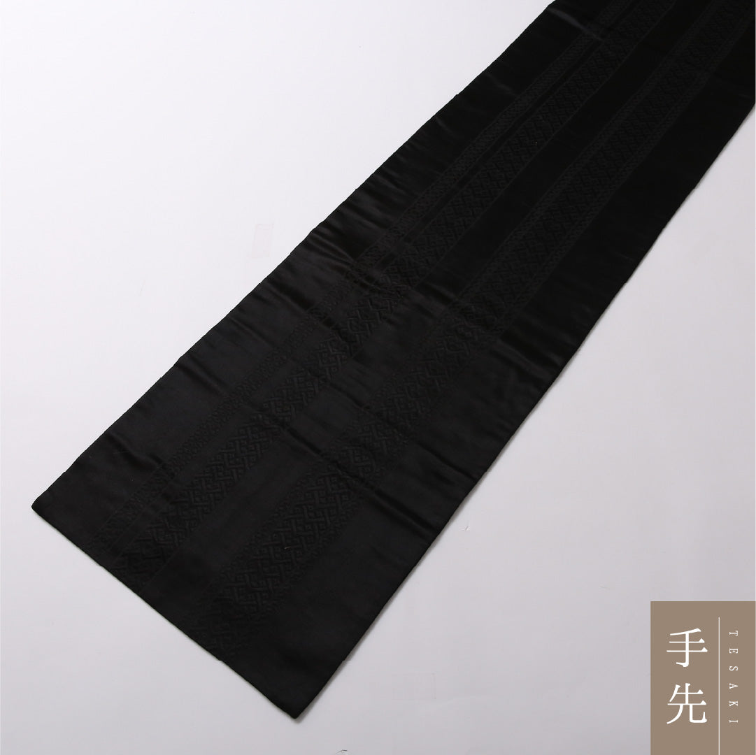 アンティーク 九寸 名古屋帯 帯丈356cm 開き仕立て ポイント柄 Cランク 正絹 刺繍 扇 紅葉 古典的 可愛らしい 黒系 1224-02882
