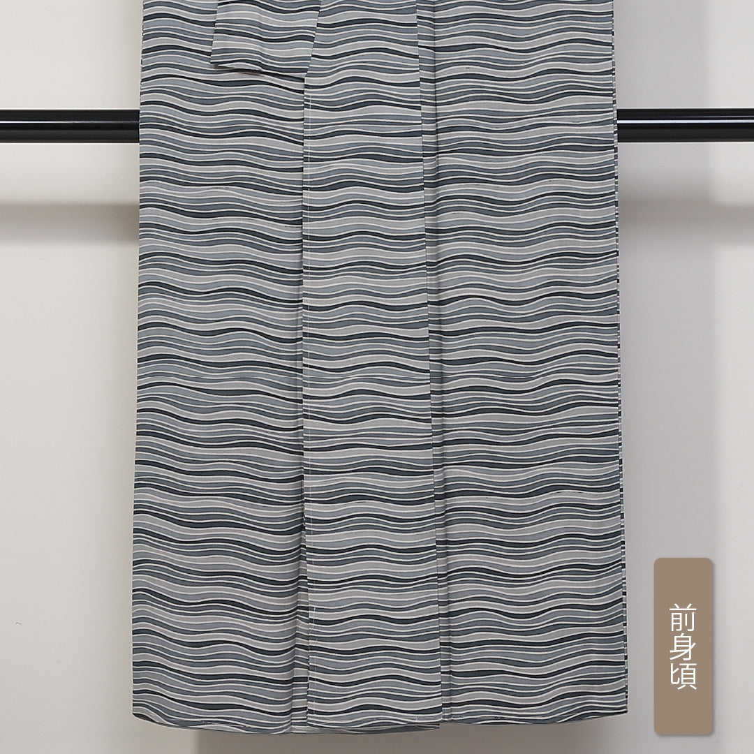 小紋 (錦紗) 袷 身丈143cm 裄丈63cm 正絹 Aランク 広衿 XSサイズ よろけ縞 グレー系 HP 1221-01678