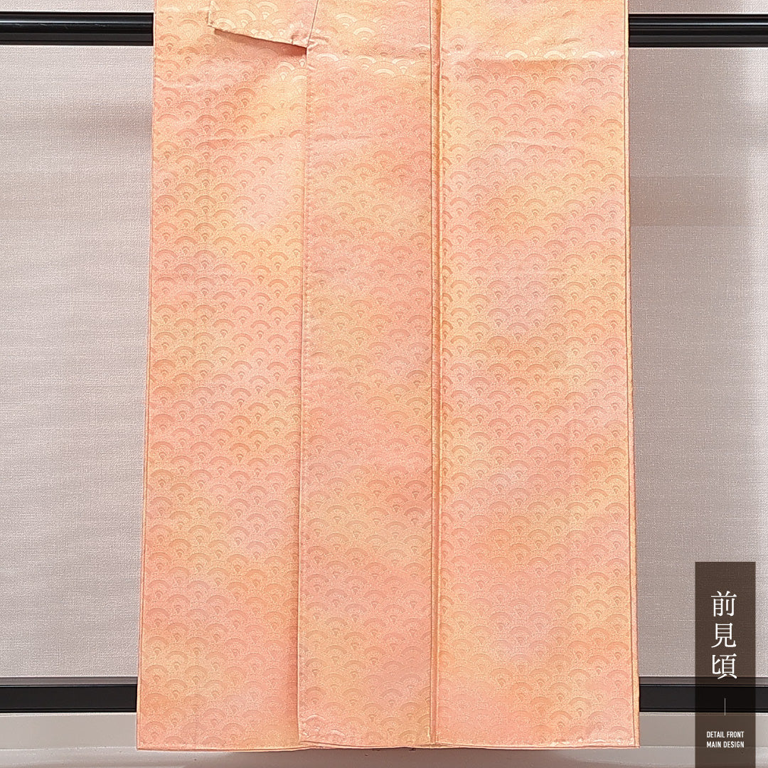 色無地 洗える着物 袷 身丈158cm 裄丈63cm ポリエステル Sランク Mサイズ 広衿 インフォーマル 紋意匠 青海波 朱系 ピンク系 1214-14821