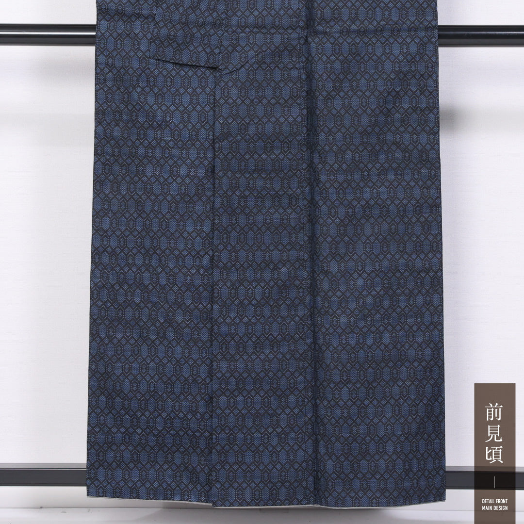 大島紬 袷 身丈154cm 裄丈63cm 正絹 Sランク インフォーマル 広衿 Sサイズ 経緯絣 証紙 亀甲 紺系 M4 1223-11468