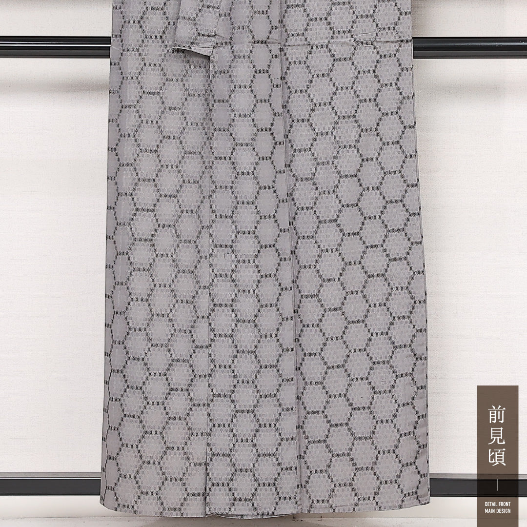 夏物 お召 (本塩沢) 夏物 身丈155cm 裄丈61cm 正絹 Aランク カジュアル バチ衿 Mサイズ しつけ糸 亀甲 グレー系 RP 1222-13344