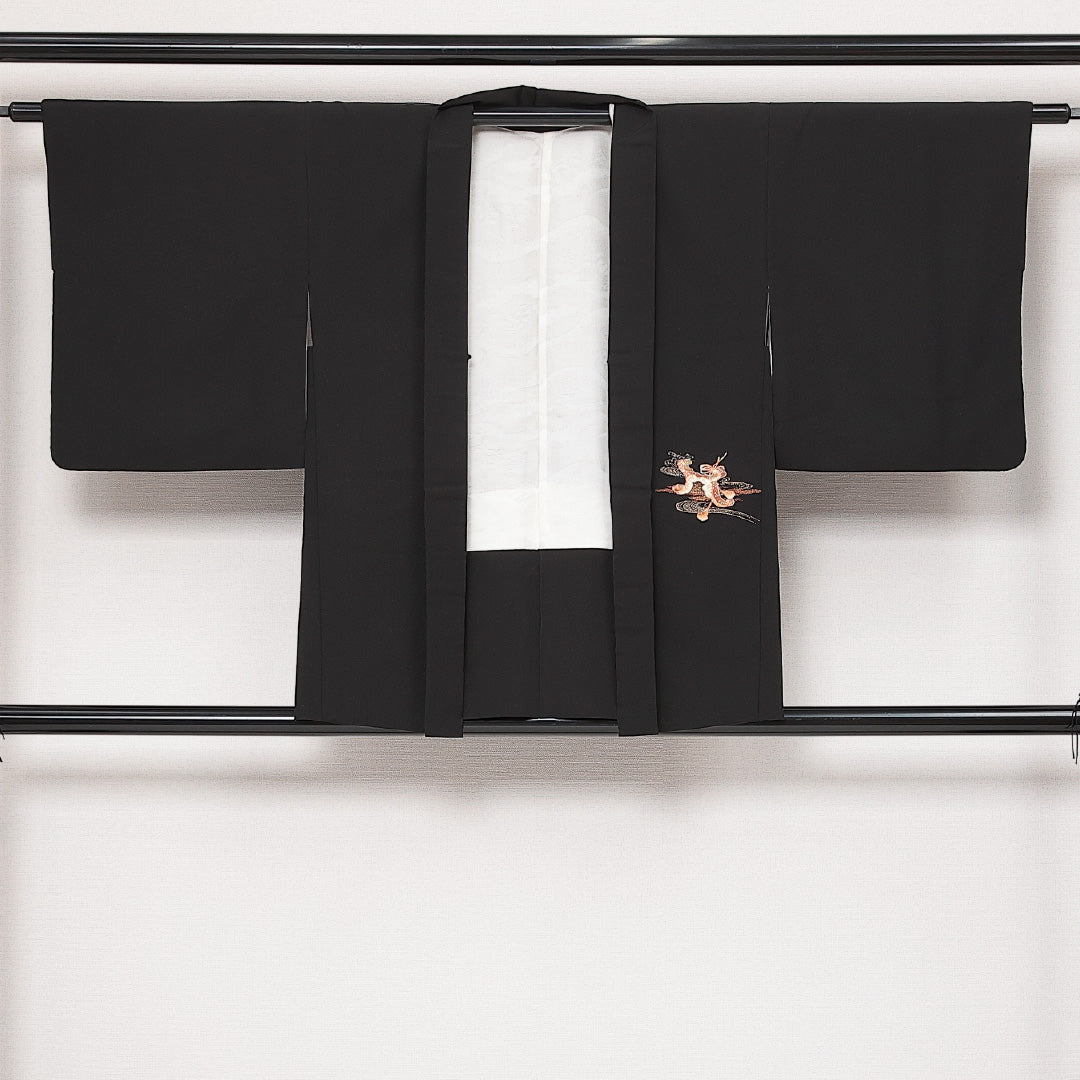 洗える着物 黒羽織 袷 身丈79cm 裄丈64cm ポリエステル Sランク 一つ紋 (揚羽蝶) セミフォーマル Mサイズ 御所車 黒系 RP 1233-13918