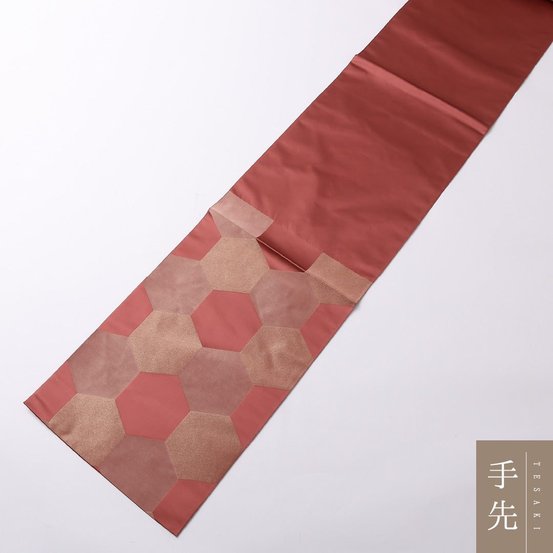 袋帯 帯丈440cm 六通 セミフォーマル Sランク 正絹 亀甲 古典的 落ち着き 赤系 1223-01486