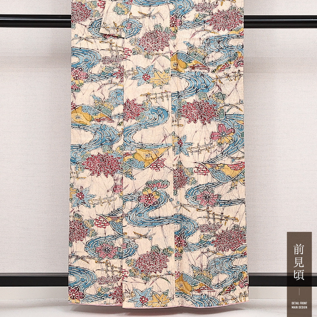 未使用品 小紋 袷 身丈159cm 裄丈62cm 正絹 Sランク インフォーマル バチ衿 Mサイズ しつけ糸 流水 菊 紅葉 クリーム系 RP 1221-14093