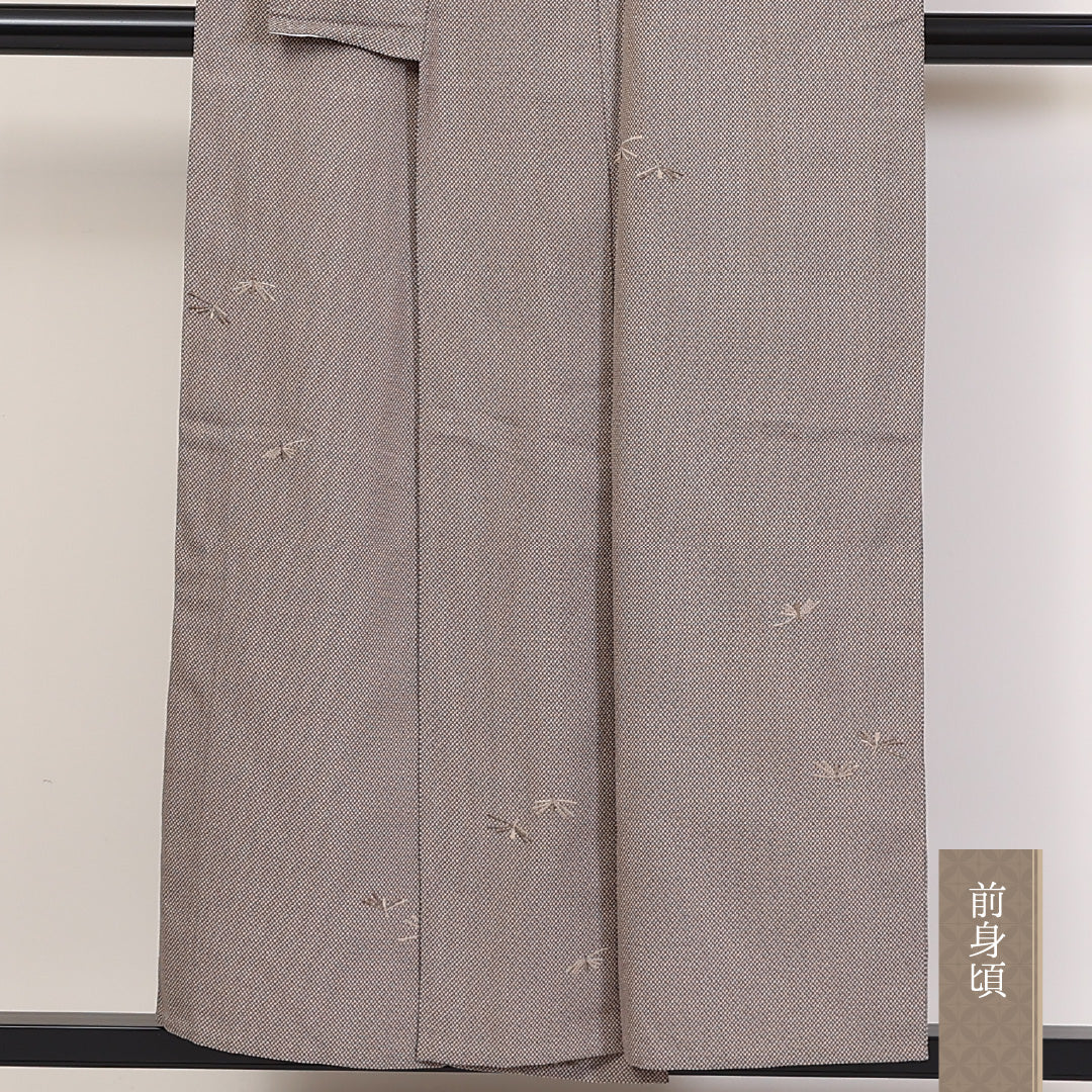 小紋 単衣 身丈152cm 裄63cm 正絹 肩当て 居敷当て 蜻蛉 ベージュ系 ちりめん Cランク 1215-02276
