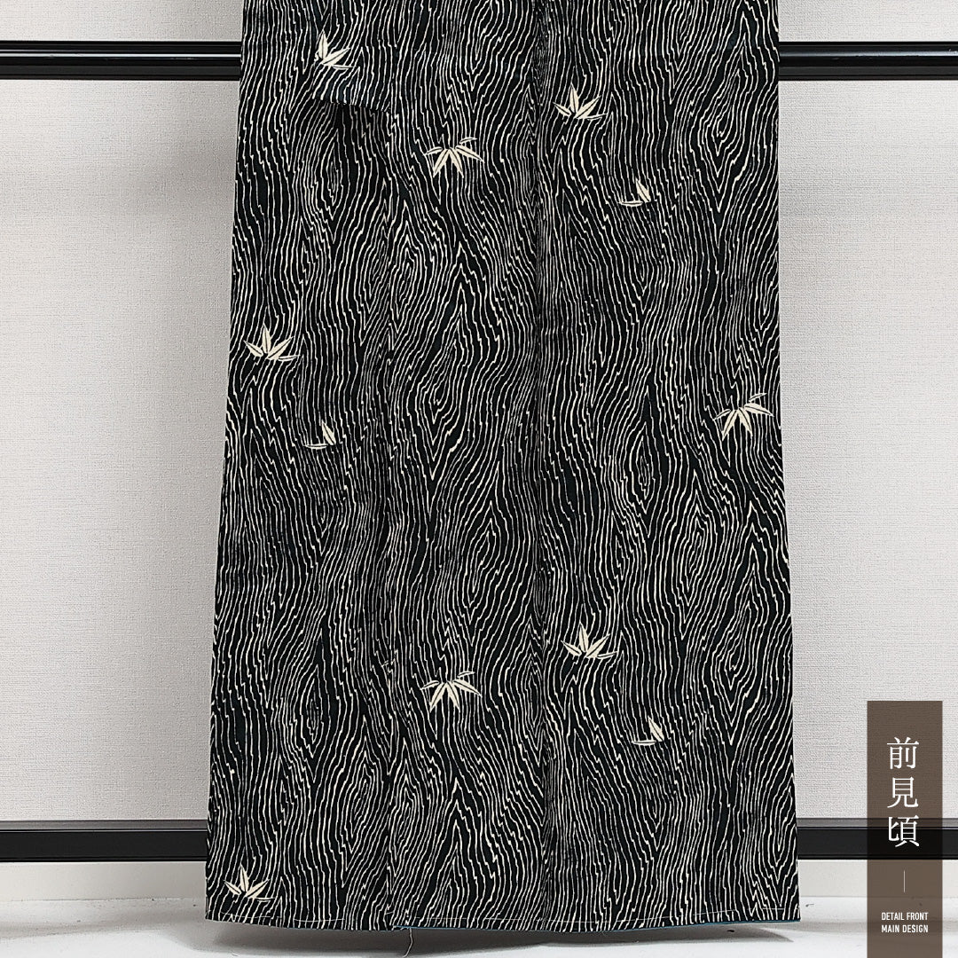 未使用品 小紋 袷 身丈159cm 裄丈60cm 正絹 Sランク 紋意匠 (梅) インフォーマル バチ衿 Mサイズ しつけ糸 笹 木目柄 黒系 RP 1221-14012