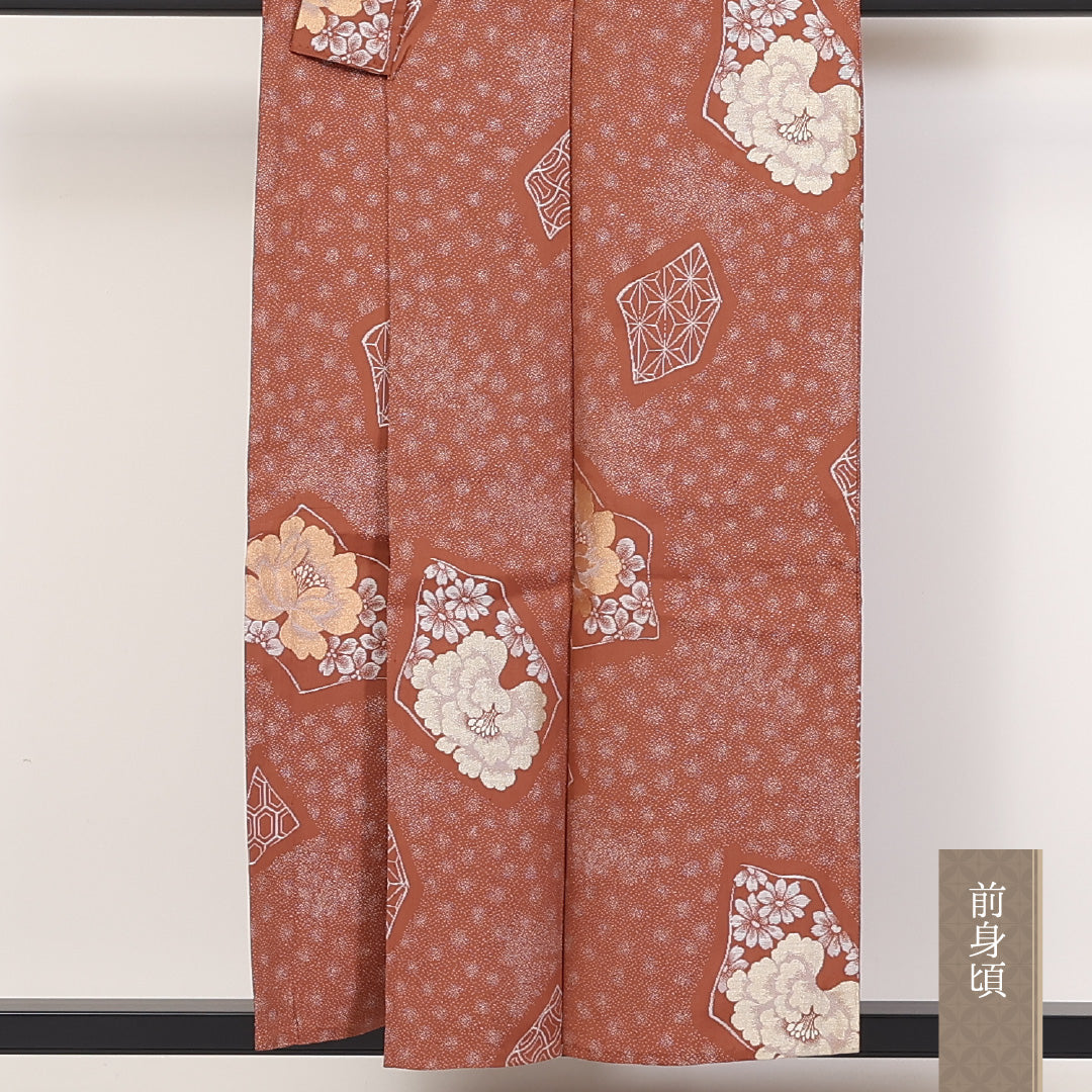 アンティーク お召 単衣 身丈153cm 裄丈61cm 正絹 Aランク バチ衿 Sサイズ 漆糸 居敷当て 肩当て 牡丹 茶系 HP 1222-03723