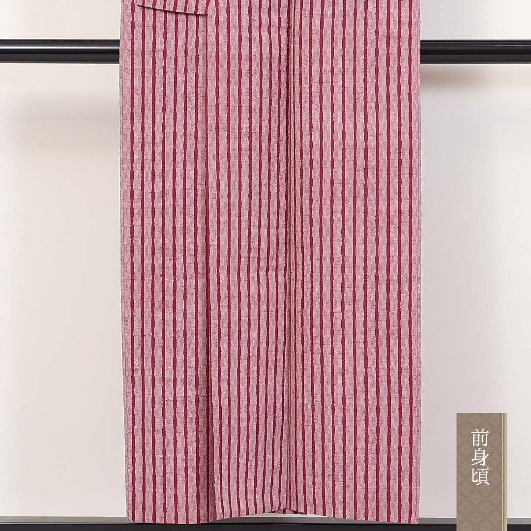 洗える着物 木綿の紬 単衣 身丈150cm 裄丈64cm 木綿 Aランク カジュアル 広衿 Sサイズ よろけ縞 ピンク系 RP 1223-03714