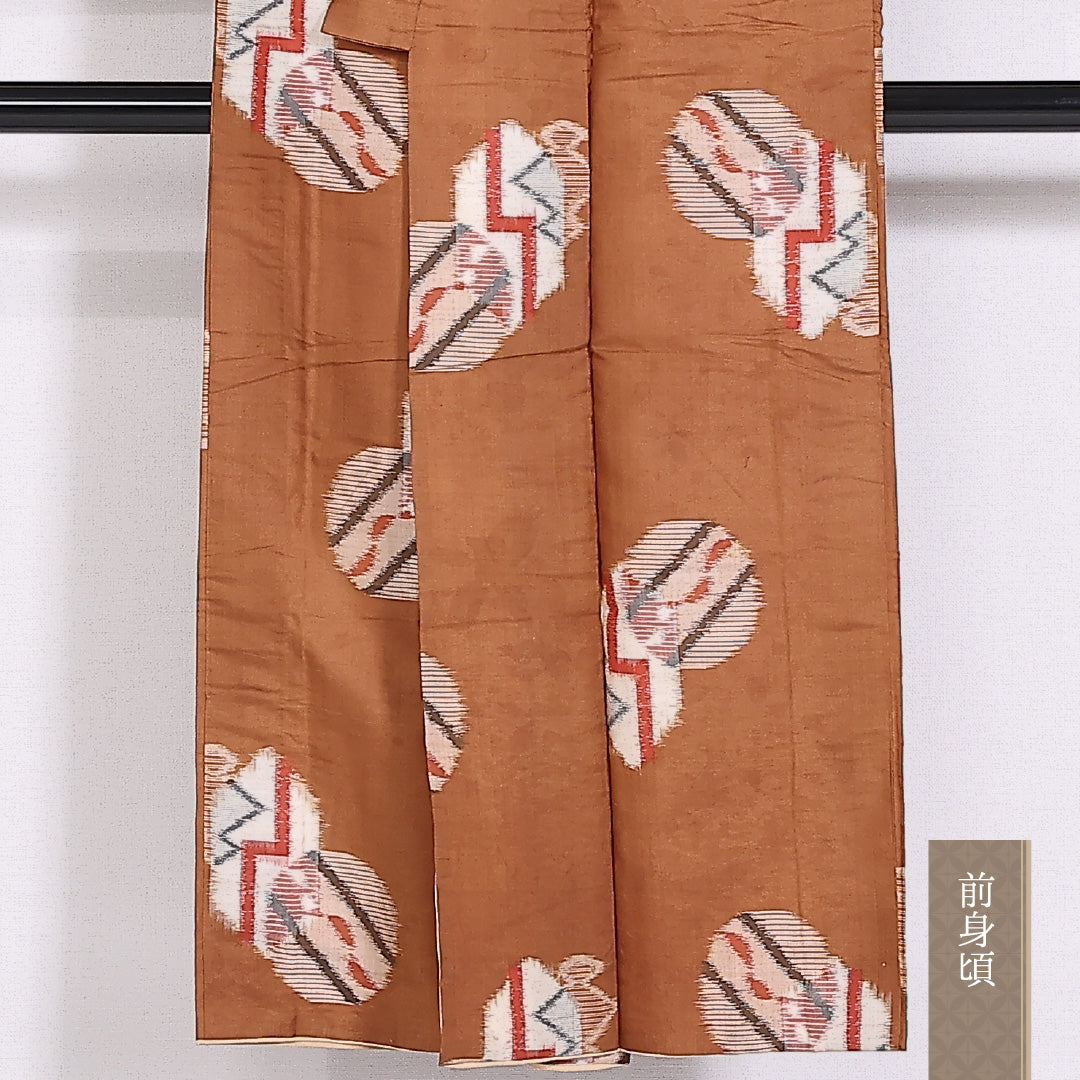 アンティーク 銘仙の着物 袷 身丈145cm 裄丈60cm 正絹 Cランク バチ衿 XSサイズ 幾何学柄 茶系 RP 1223-03959