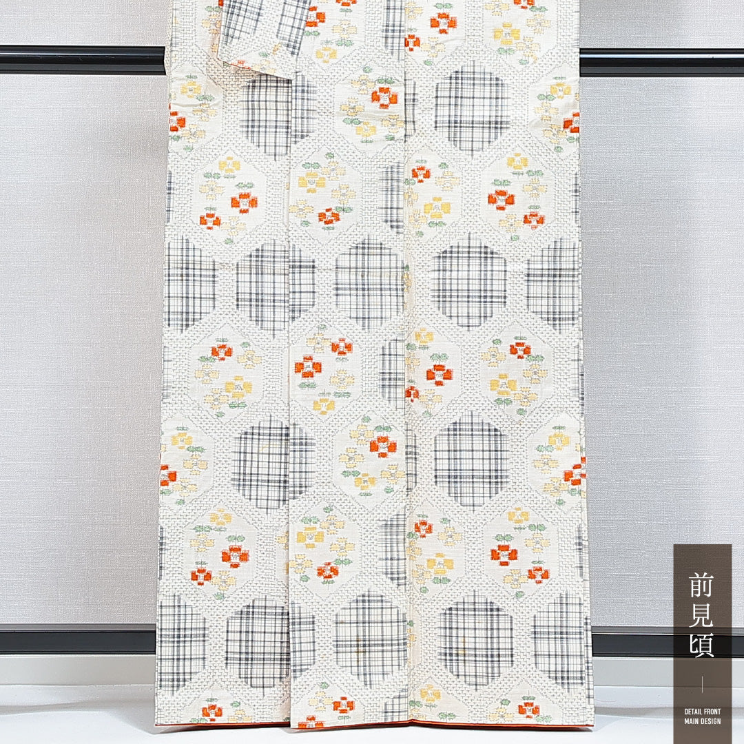 紬（十日町紬） 袷 身丈161cm 裄丈65cm 正絹 Cランク Lサイズ 広衿 カジュアル 亀甲 花柄 クリーム系 1216-14855