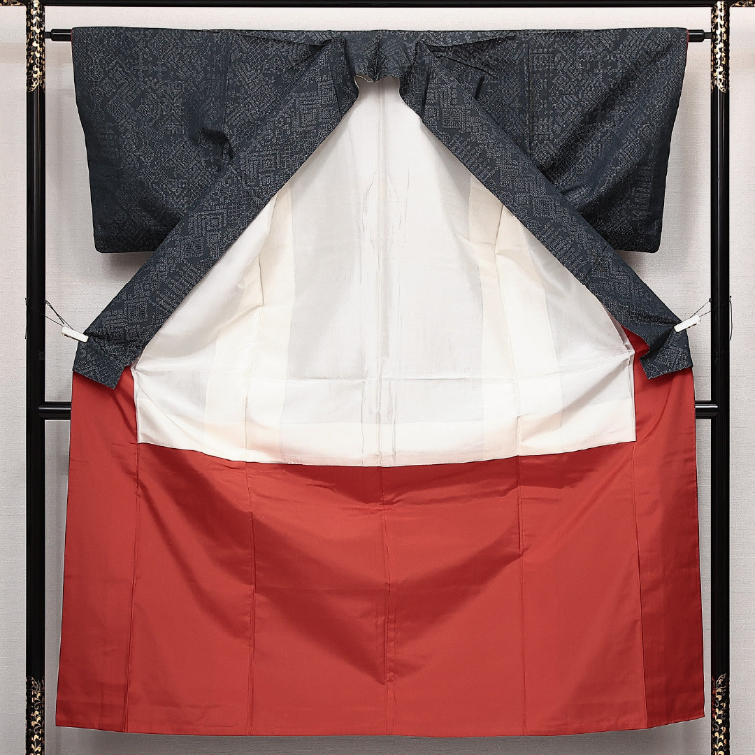 大島紬 袷 身丈155cm 裄丈60cm 正絹 Cランク インフォーマル 広衿 Mサイズ 経緯絣 創作柄 グレー系 LP 1223-14073