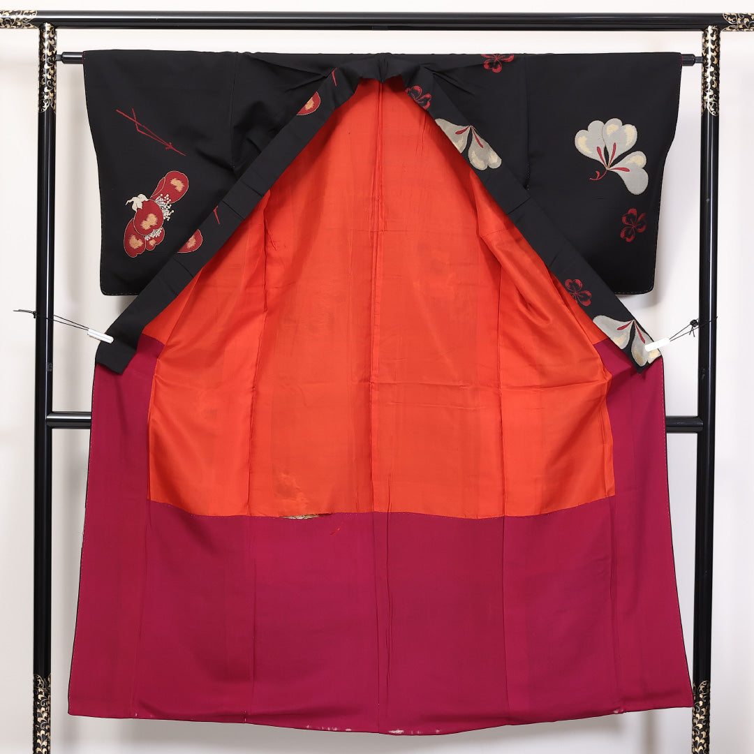 アンティーク お召 (切嵌め) 袷 身丈150cm 裄丈62cm 正絹 Cランク バチ衿 Sサイズ 椿 切嵌め 黒系 RP 1222-03735