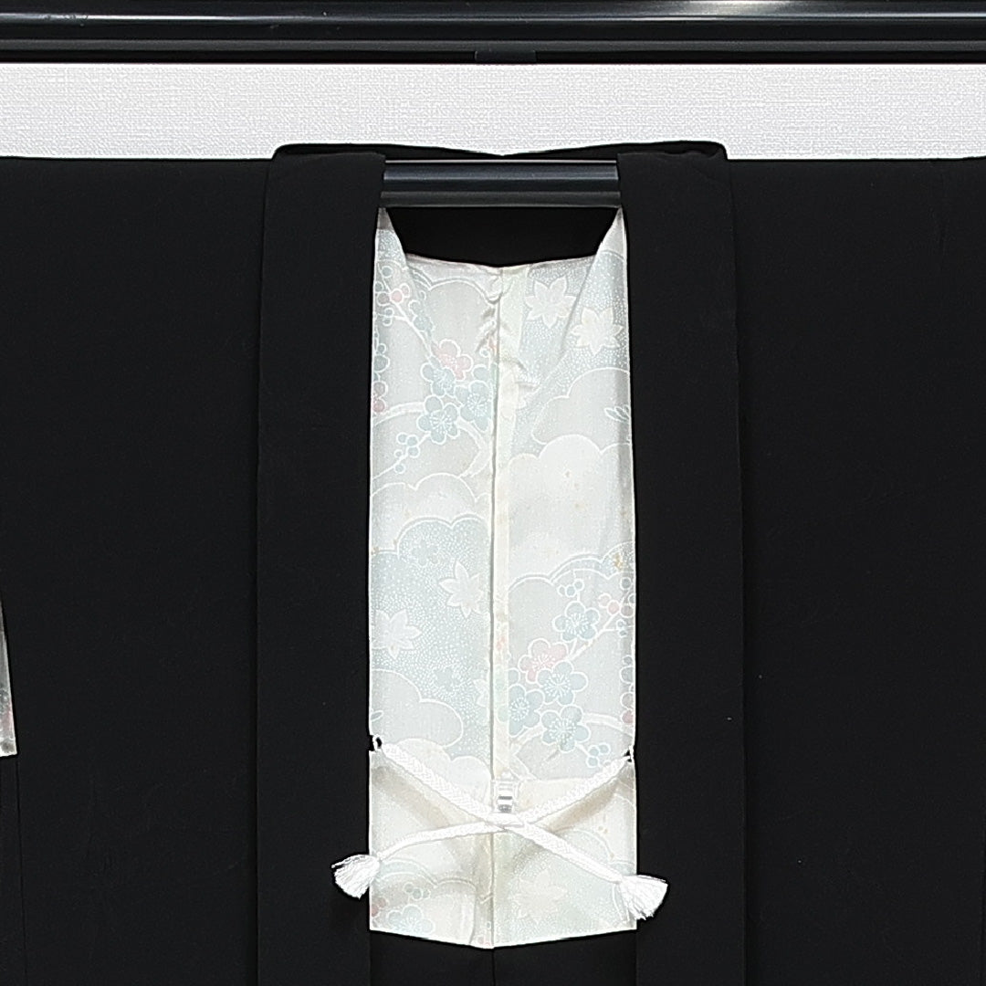 黒羽織 袷 身丈78cm 裄丈63cm 正絹 Aランク 一つ紋 (五三桐) 紋意匠 (花柄) セミフォーマル Sサイズ 紐あり 流水 花柄 無地 黒系 RP 1233-14626