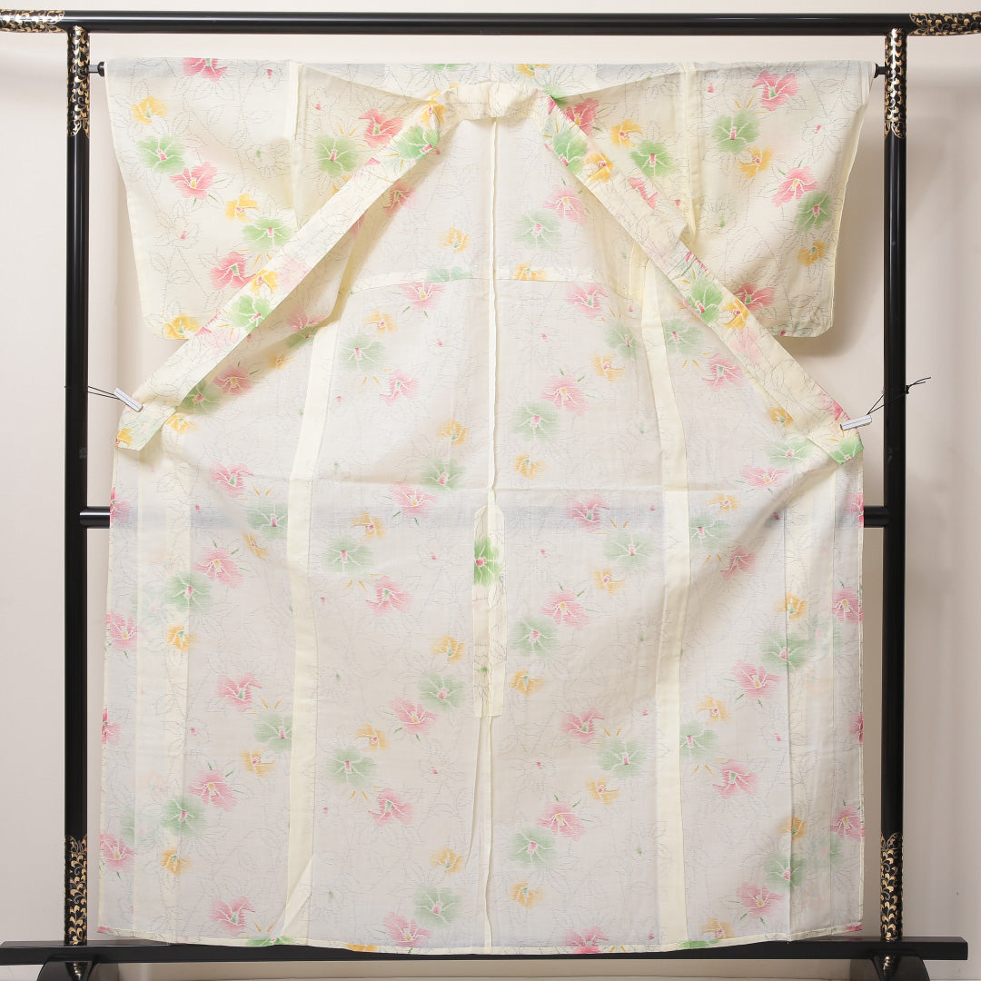 麻の紬 夏物 洗える着物 夏物 身丈163cm 裄丈66cm 麻 Sランク Lサイズ バチ衿 カジュアル 椿 クリーム系 白系 1216-03478