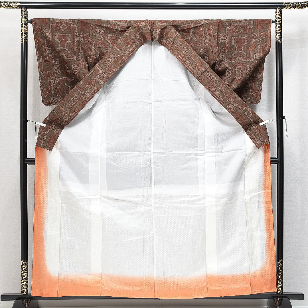 新古品 紬（お召） 袷 身丈161cm 裄丈65cm 正絹 Nランク Lサイズ 広衿 カジュアル 抽象柄 茶系 1216-14861