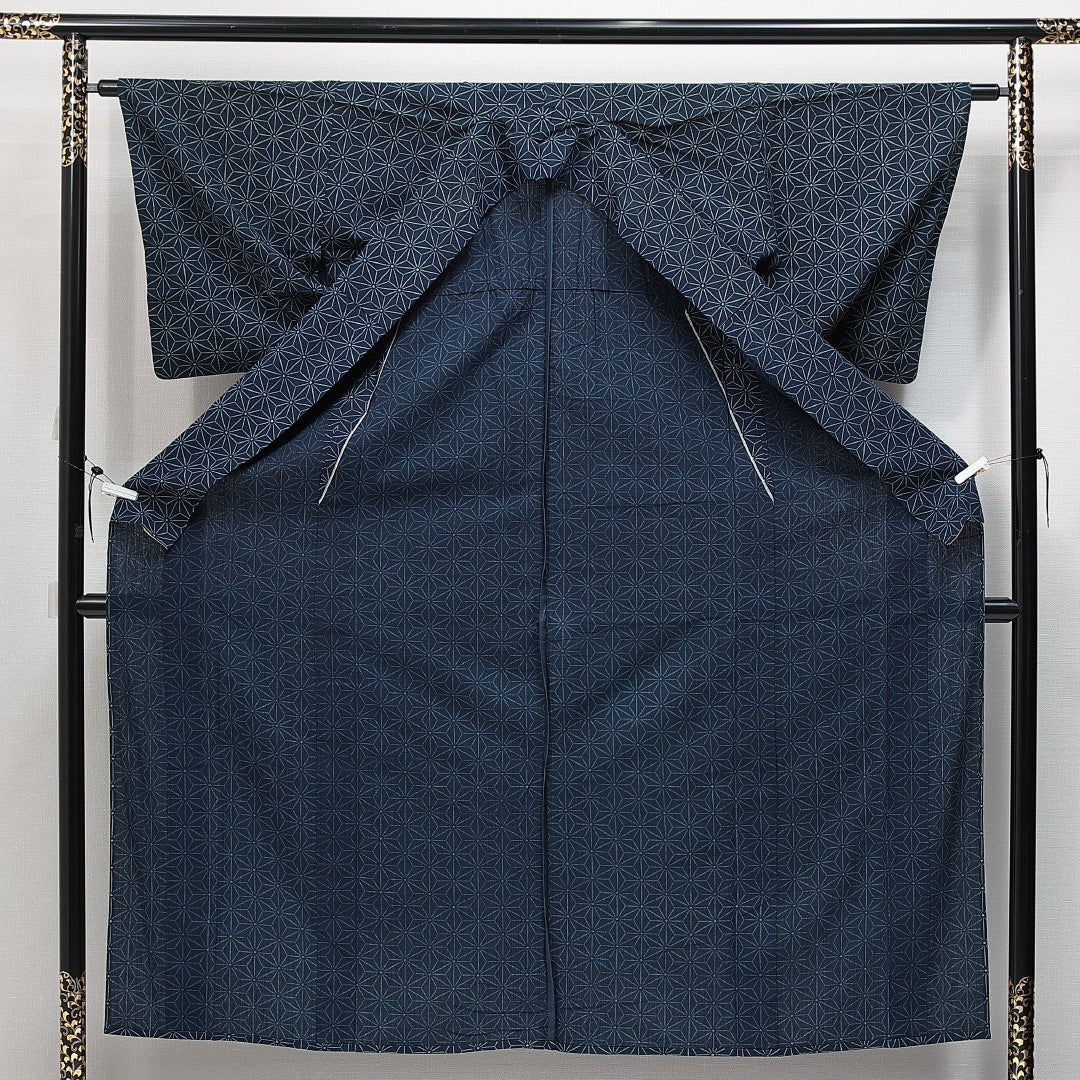 麻の紬 夏物 洗える着物 単衣 身丈153cm 裄丈61cm 麻 Cランク Sサイズ 広衿 カジュアル 染紬 麻の葉 紺系 1216-14872