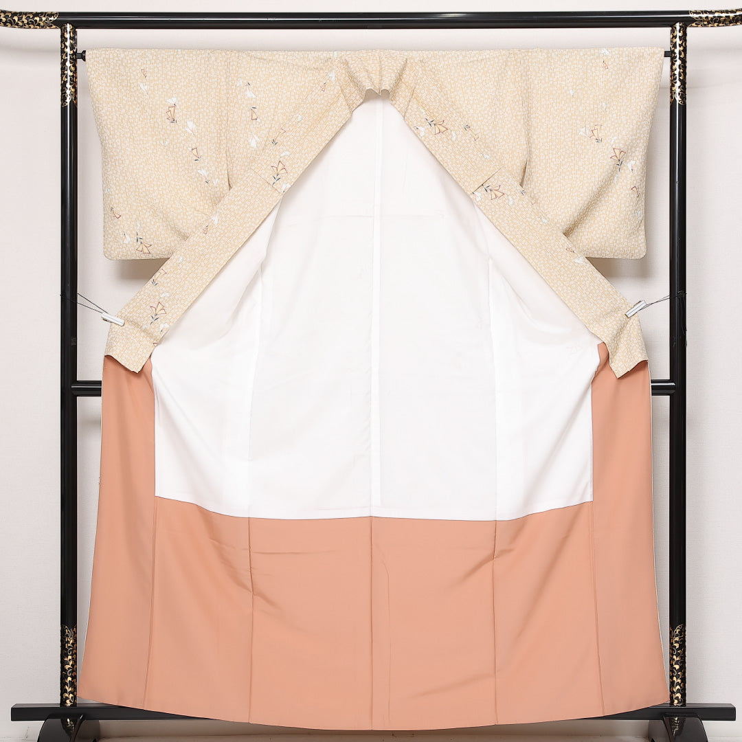 小紋 袷 洗える着物 身丈155cm 裄丈63cm Aランク ポリエステル 広衿 Mサイズ インフォーマル 梅 古典的 しとやか クリーム系 ベージュ系 1215-13591