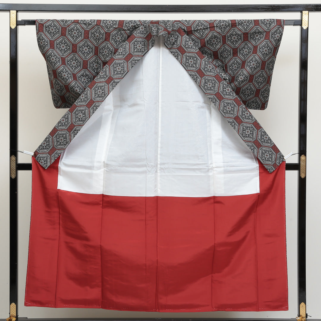 村山大島紬 袷 身丈155cm 裄丈63cm 正絹 Sランク インフォーマル 広衿 Mサイズ しつけ糸 蜀江 グレー系 RP 1223-02827
