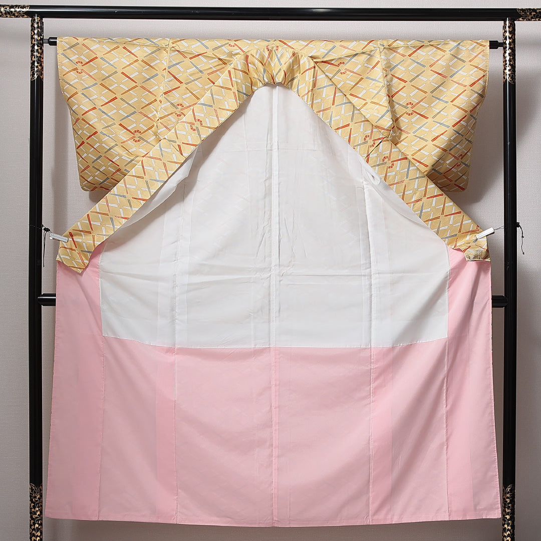 小紋 洗える着物 袷 身丈153cm 裄丈62cm ポリエステル Sランク Sサイズ 広衿 インフォーマル 紋意匠 雲取り 扇 クリーム系 金系 1215-14981