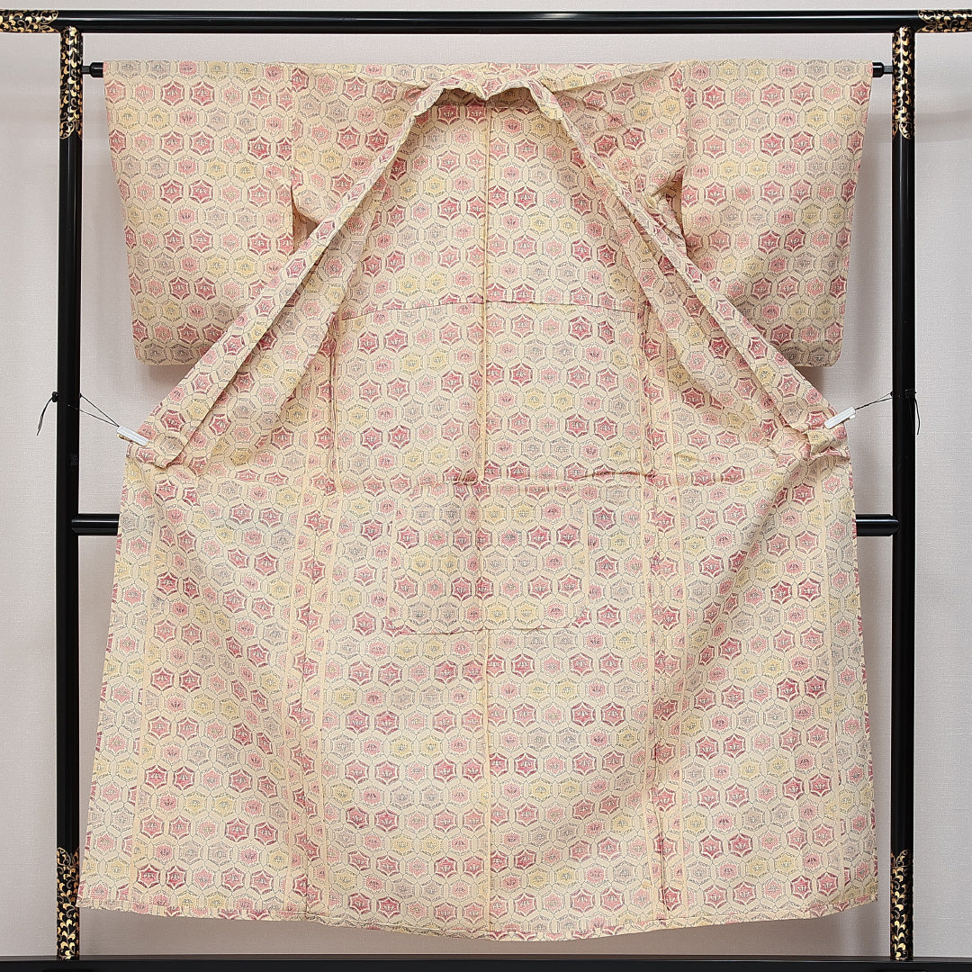 夏物 お召 (本塩沢) 夏物 身丈153cm 裄丈64cm 正絹 Sランク カジュアル バチ衿 Sサイズ 花菱亀甲 クリーム系 RP 1222-14493