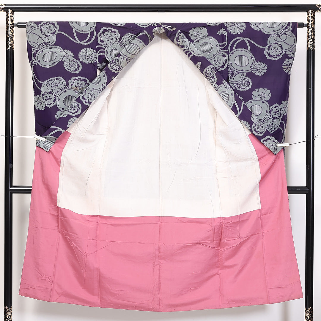 アンティーク 銘仙の着物 袷 身丈140cm 裄丈62cm 正絹 Cランク バチ衿 XSサイズ 鼓 菊 紫系 RP 1223-03750