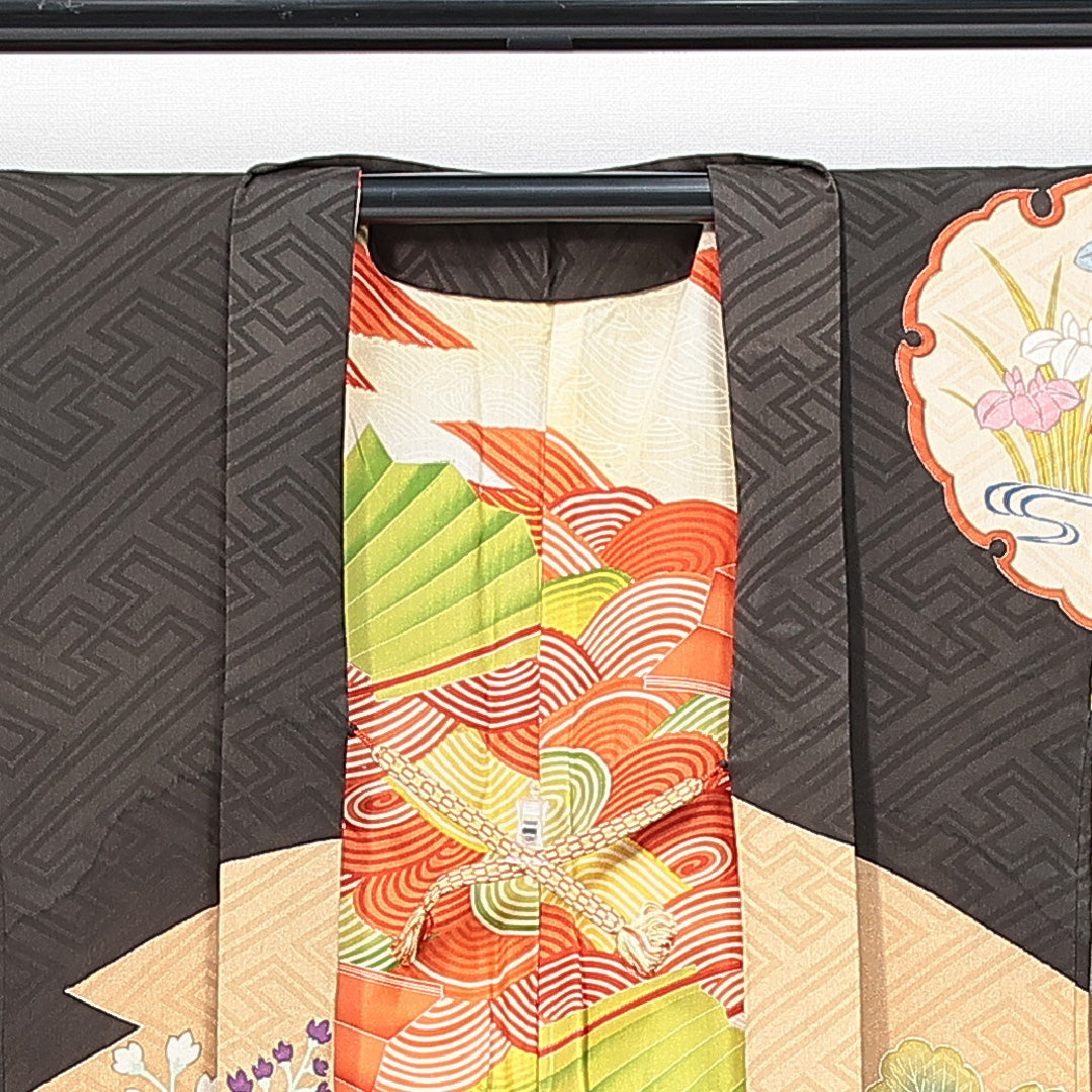 アンティーク 絵羽羽織 袷 身丈98cm 裄丈63cm 正絹 Bランク Sサイズ 三つ紋（四つ目菱） 紐あり 紋意匠 紗綾型 絵羽羽織 雪輪 桐 黒系 ベージュ系 1217-14751