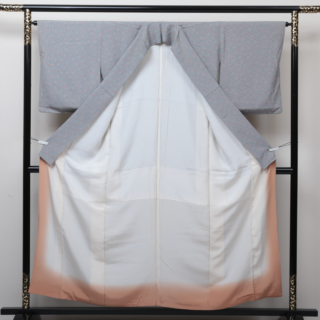 洗える着物 小紋 袷 身丈154cm 裄丈63cm ポリエステル Cランク インフォーマル 広衿 Sサイズ 亀甲 梅鉢 グレー系 LP 1221-01319