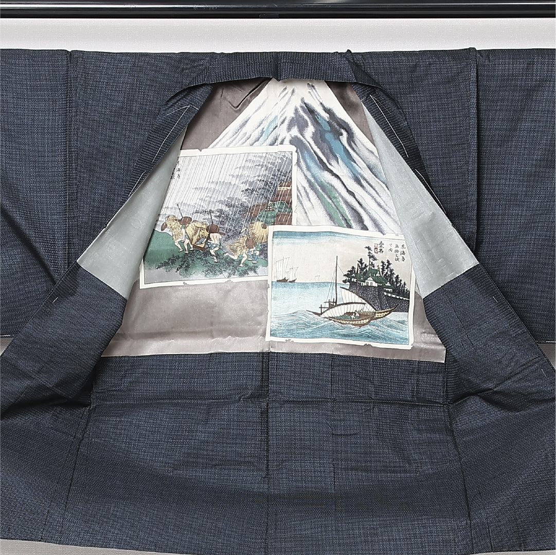 未使用品 羽織 男性用（大島紬） 紬地 袷 身丈93cm 裄丈35cm Nランク 正絹 XSサイズ インフォーマル 亀甲 紺系 シック 落ち着き 1219-13045