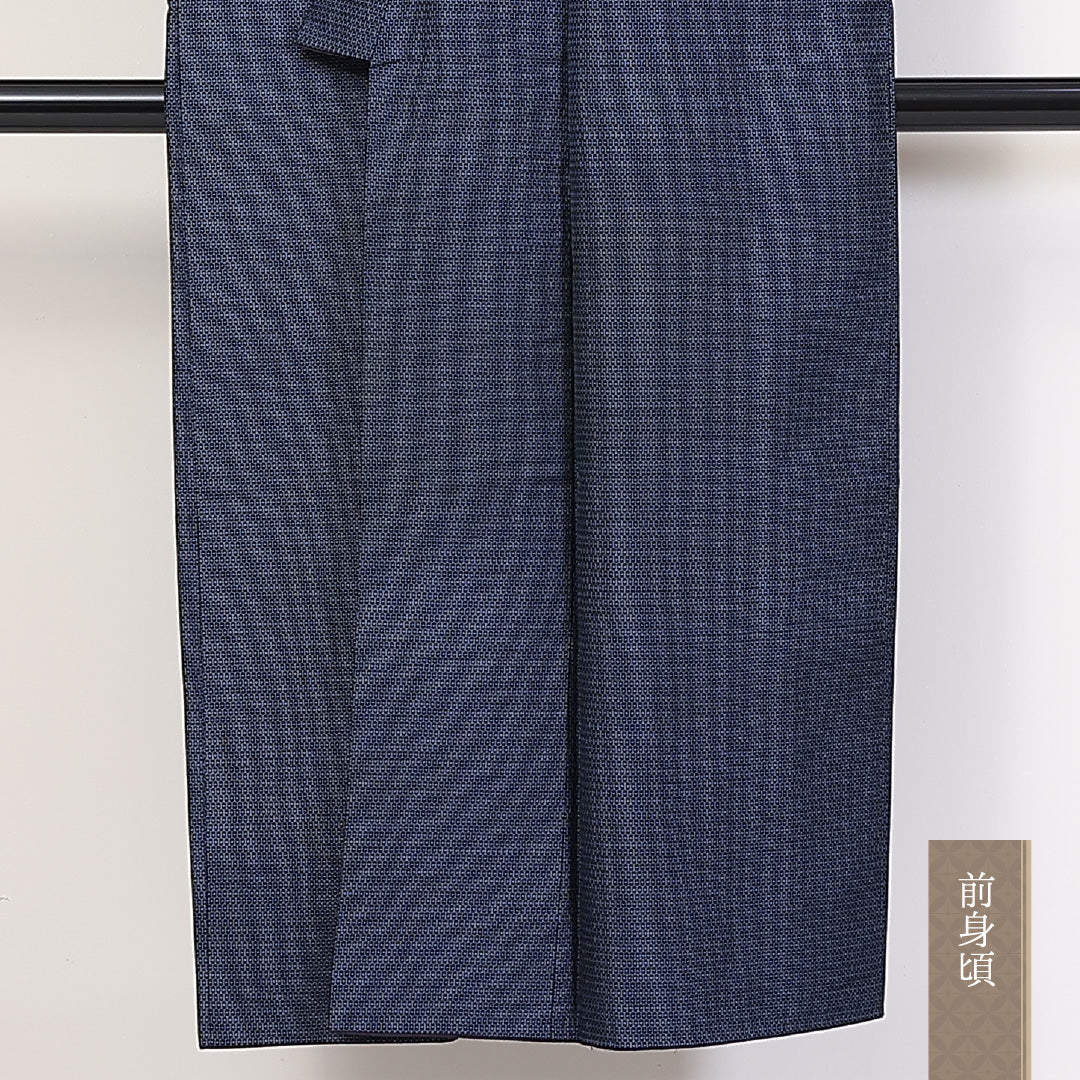 男着物 (大島紬) 袷 身丈143cm 裄丈67cm 正絹 Aランク インフォーマル 棒衿 Mサイズ 亀甲 紺系 RP 1224-06233